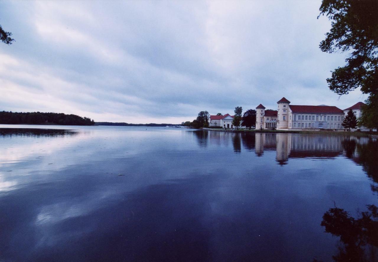Marstall Im Schlosspark Rheinsberg Esterno foto