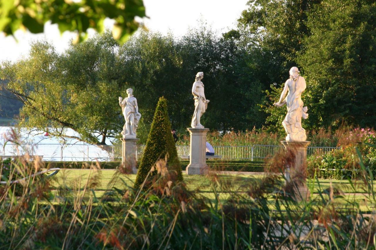 Marstall Im Schlosspark Rheinsberg Esterno foto